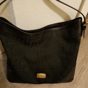 Medium shoulder bag